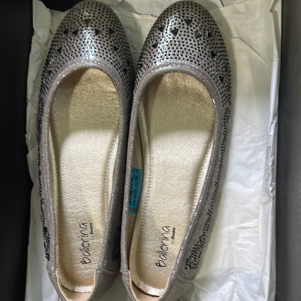 Women's brand new shoes size eight silver grayish shoes